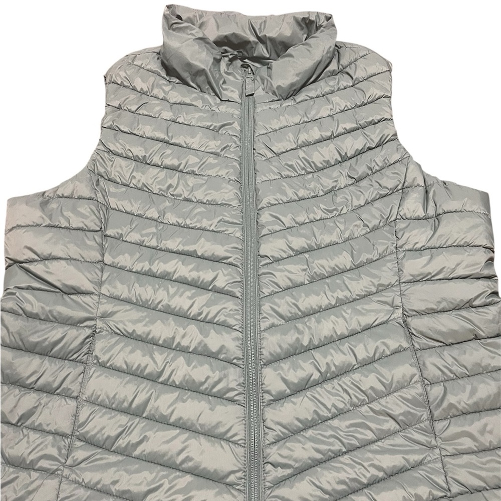 Old Navy Women’s Green Water Resistant Lightweight Full Zip Vest